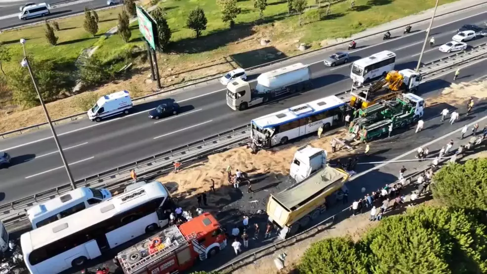 TEM Otoyolu Halkalı’da Feci Kaza: 1 Ölü, 21 Yaralı!