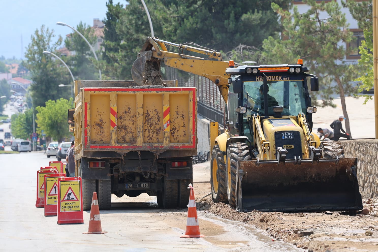 Sadri Artunç Caddesi’nde İmar Yolu Genişletiliyor