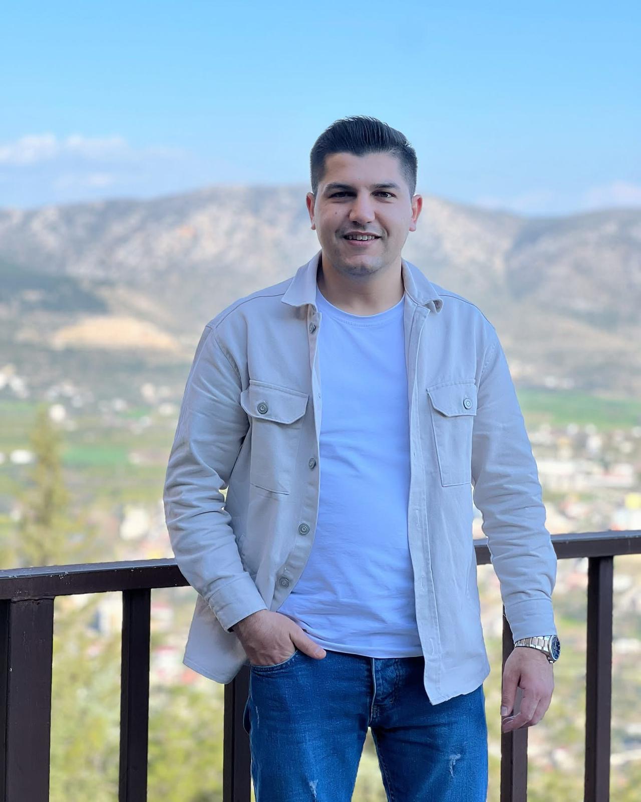 FİNİKE’YE ACI HABER: GENÇ UZMAN ÇAVUŞ TRAFİK KAZASINDA HAYATINI KAYBETTİ