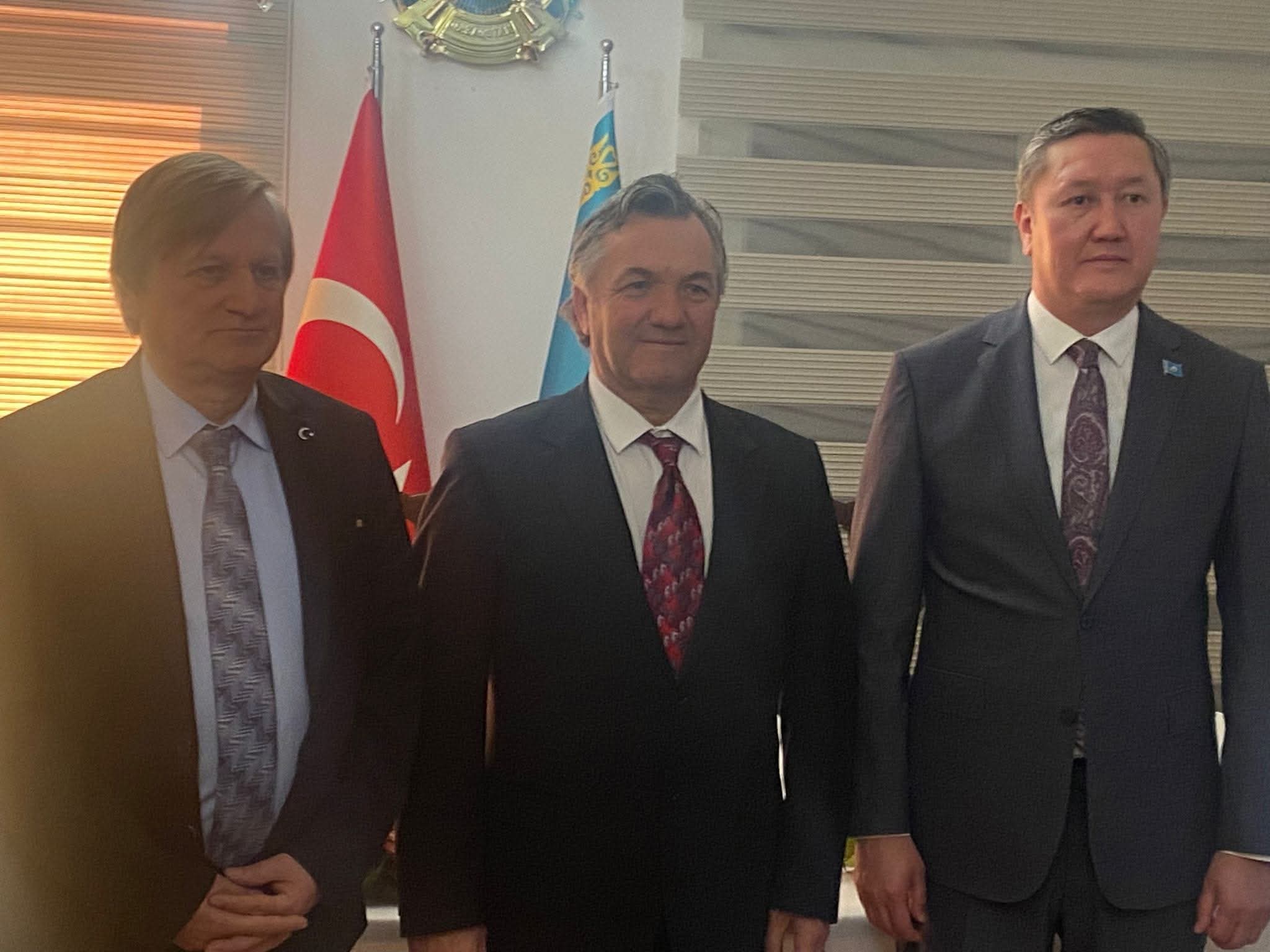 KAZAKİSTAN ANAYASASI SON 30 YILDA NE KADAR YOLALDI.KADİR HIDIR