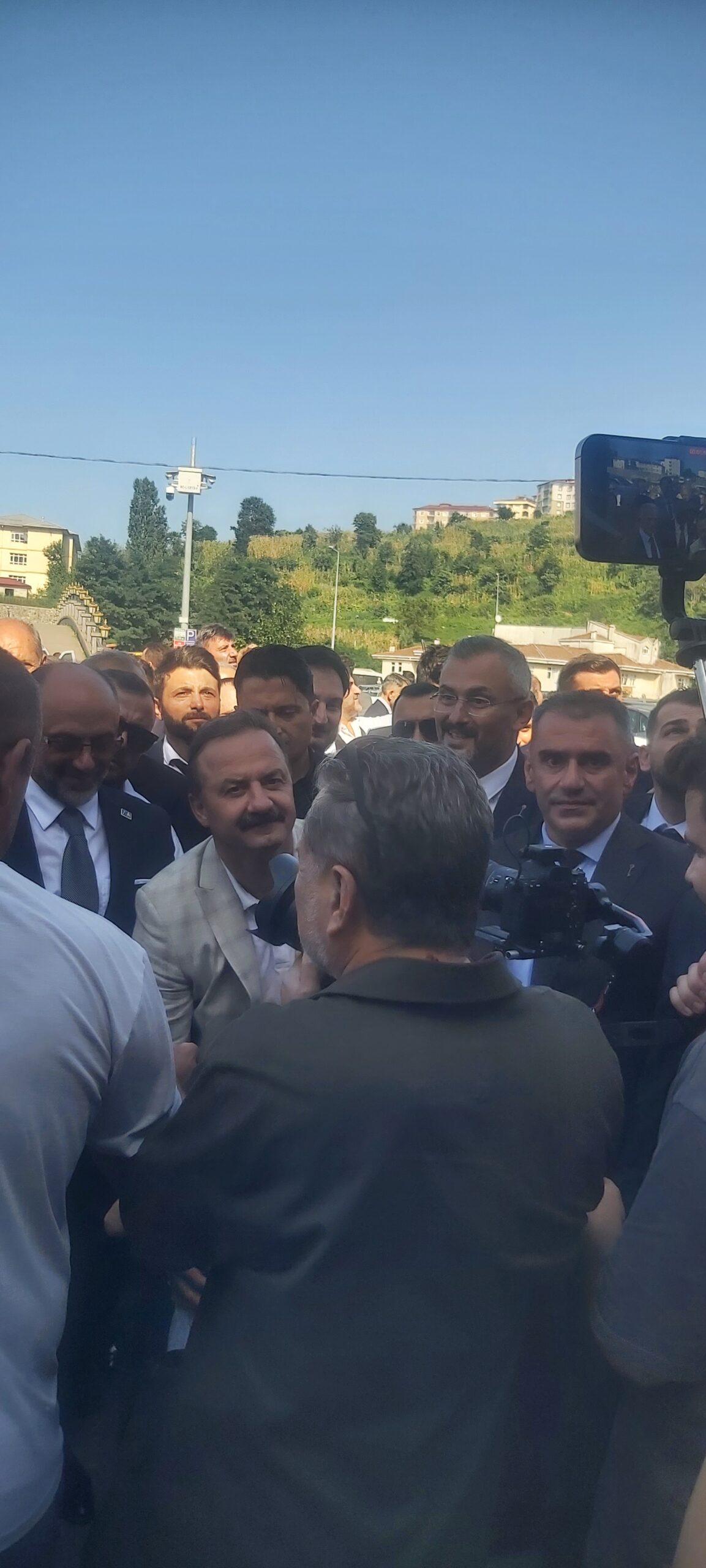 Ağiralioğlu, Pazar’da Anahtar Partisi İlçe Teşkilatını Açtı