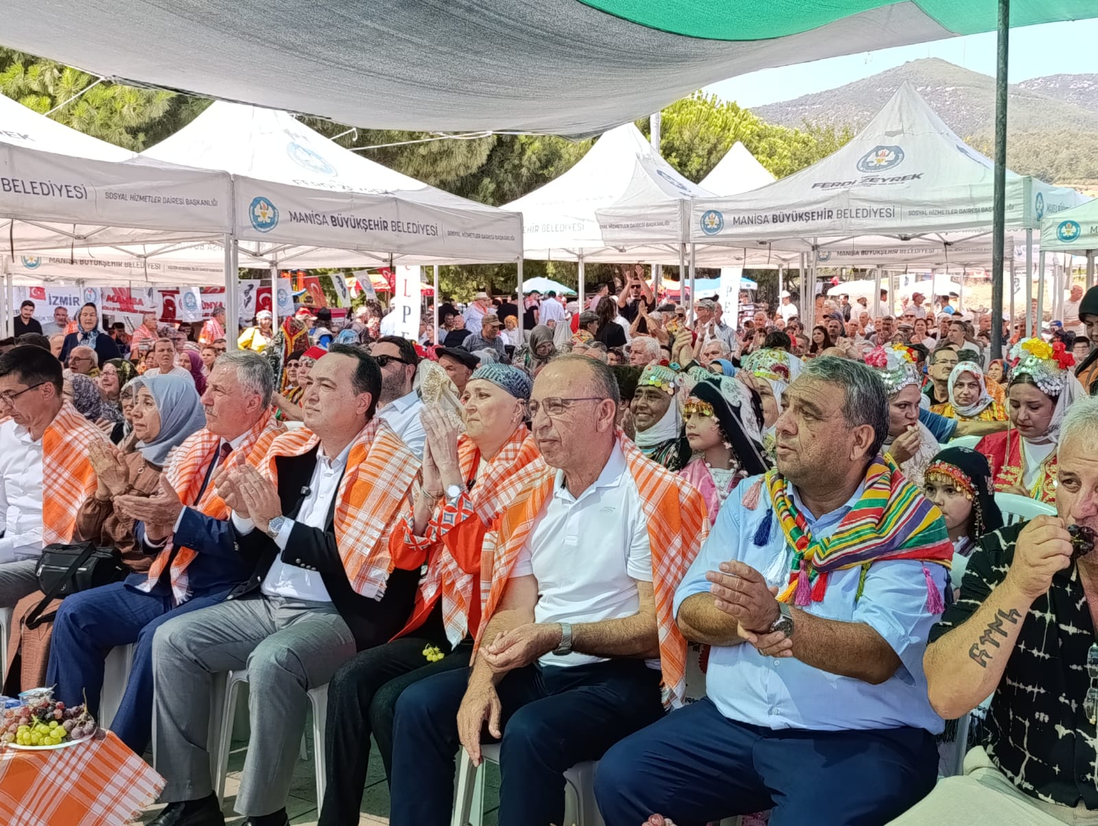 MANİSA SANCAKLI İĞDECİK BAĞBOZUMU VE YÖRÜK ŞENLİĞİNE BİNLERCE KİŞİ KATILDI