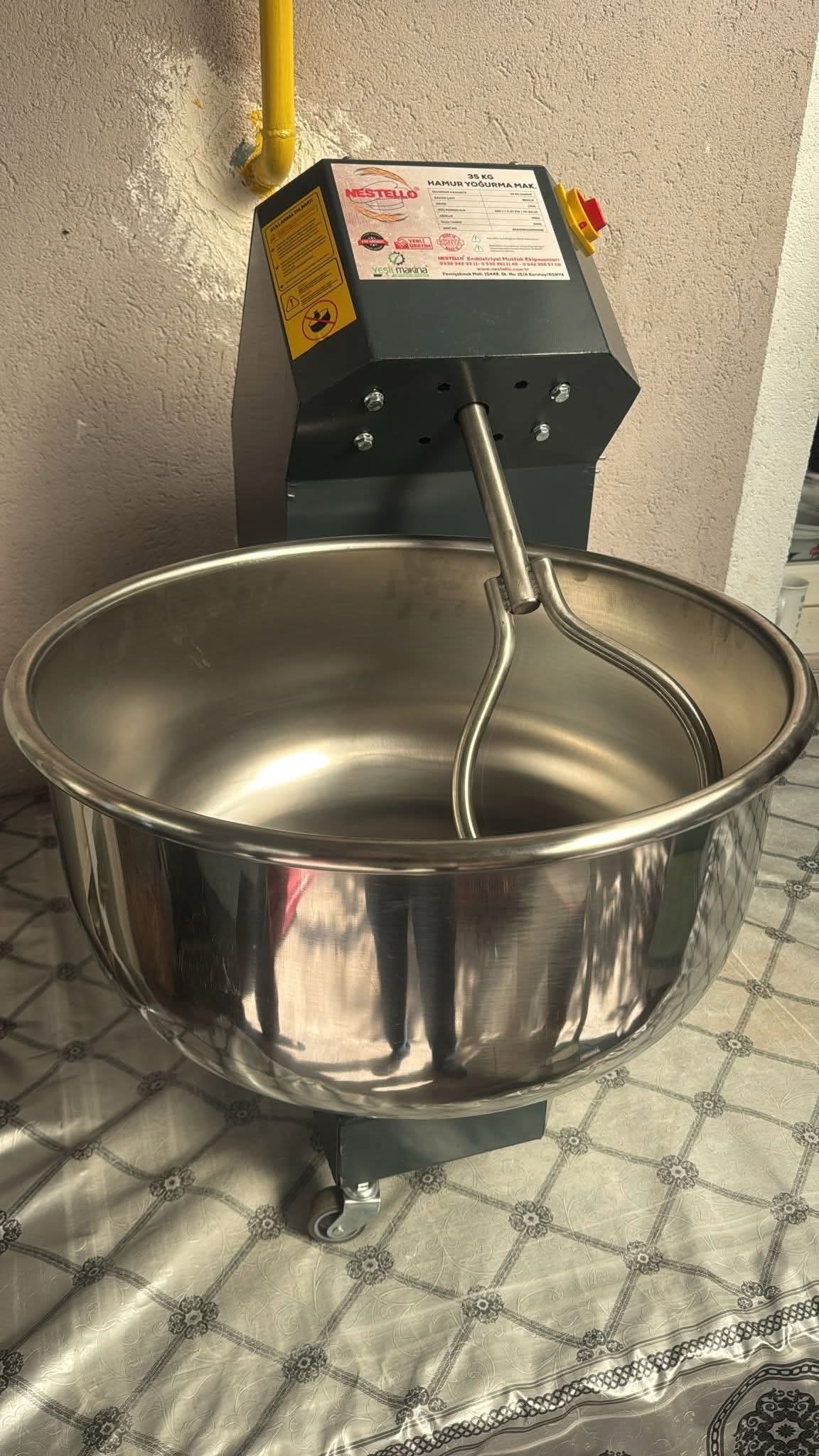 Burdur'un Tefenni İlçesi Eşeler Mahallesi'nden Örnek Bir Hizmet Hareketi