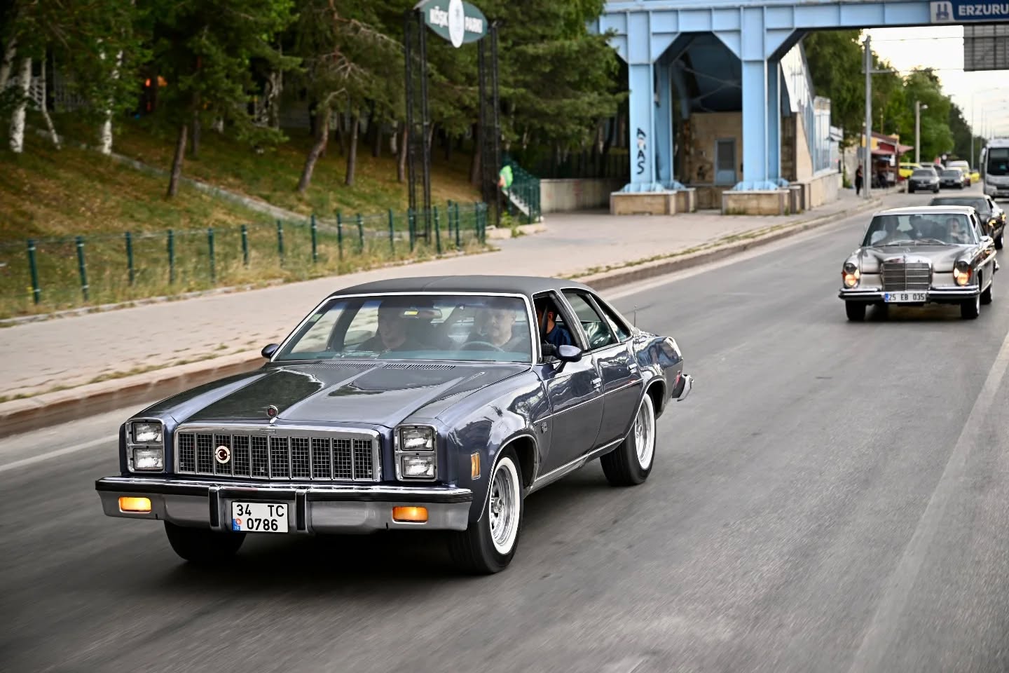 (EİT) 2025 Erzurum Turizm Başkenti etkinlikleri kapsamında, klasik otomobil fuarı