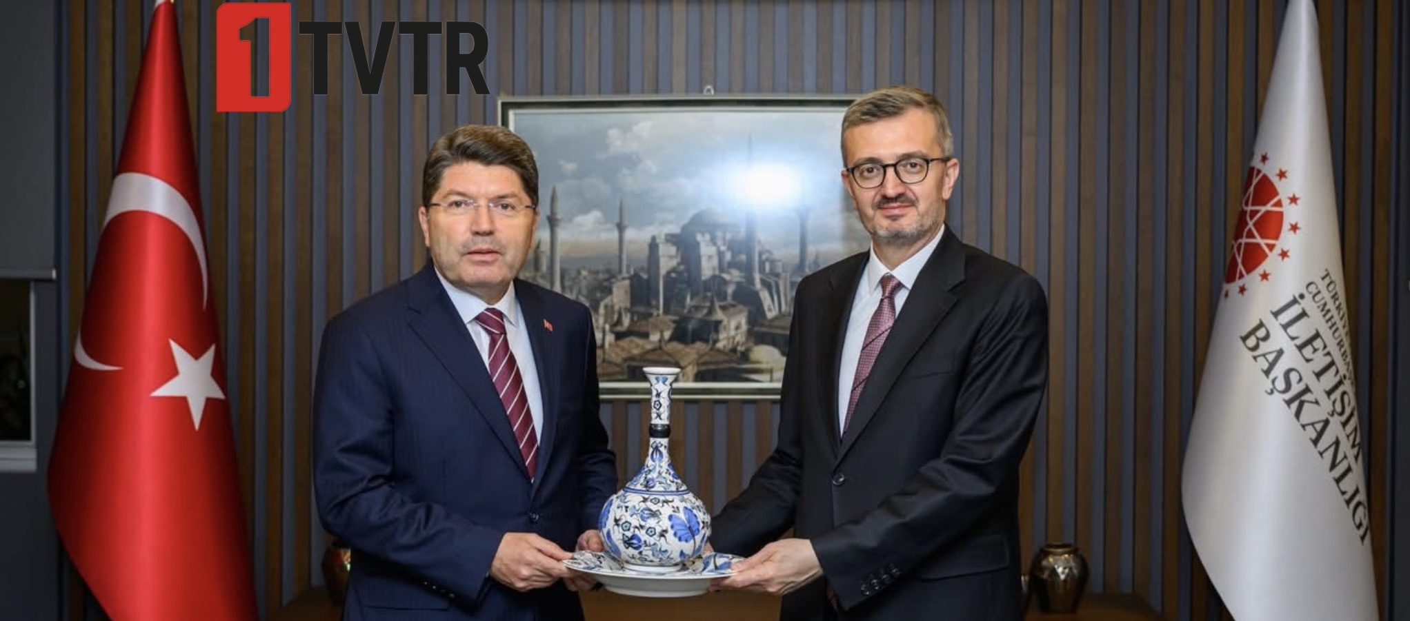 Adalet Bakanı Yılmaz Tunç Cumhurbaşkanlığı İletişim Başkanı Burhanettin Duran ile Cumhurbaşkanlığı Külliyesinde bir araya geldi