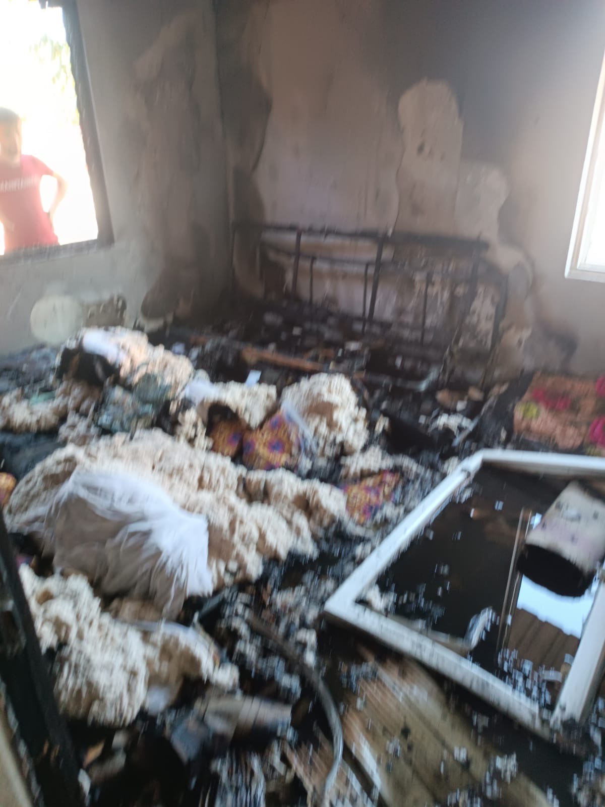 Kumluca’da Yaşlı Kadının Evi Kül Oldu