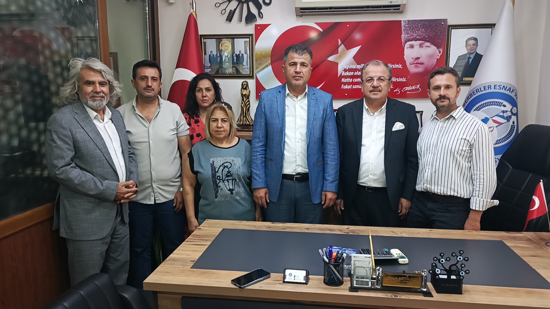 Berberlerin ve kuaförlerin sorunlarını gündeme taşıdı