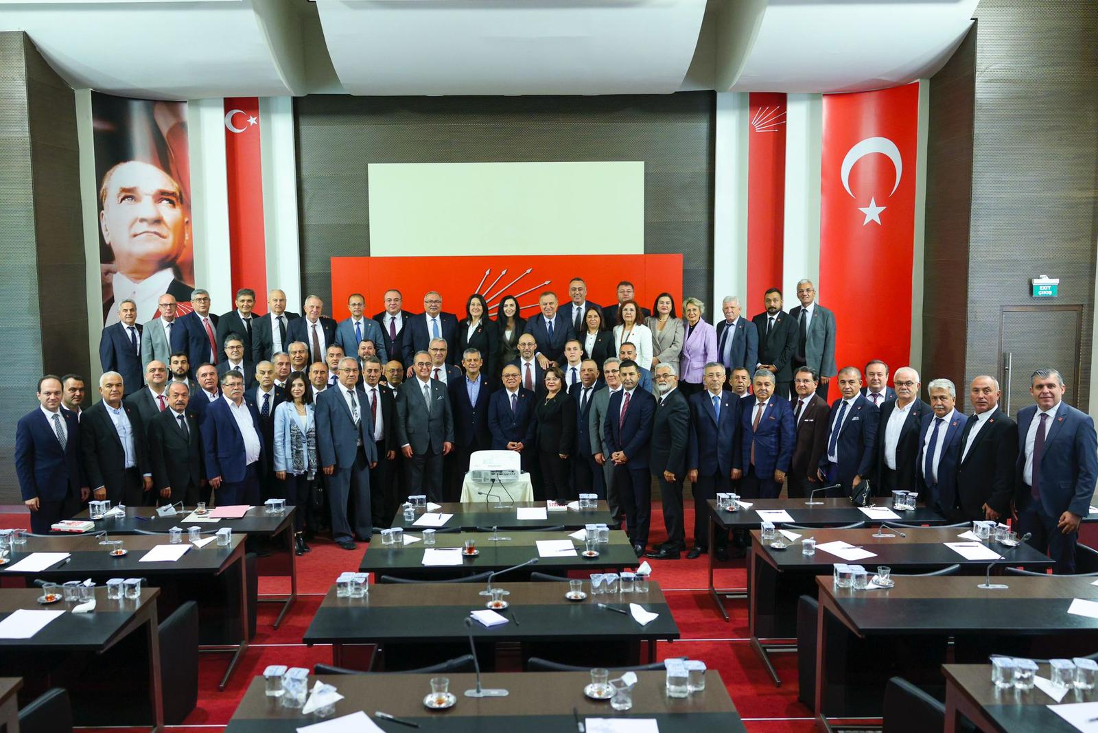 Başkan özel genel başkanı Özgür Özel ile bir araya geldi