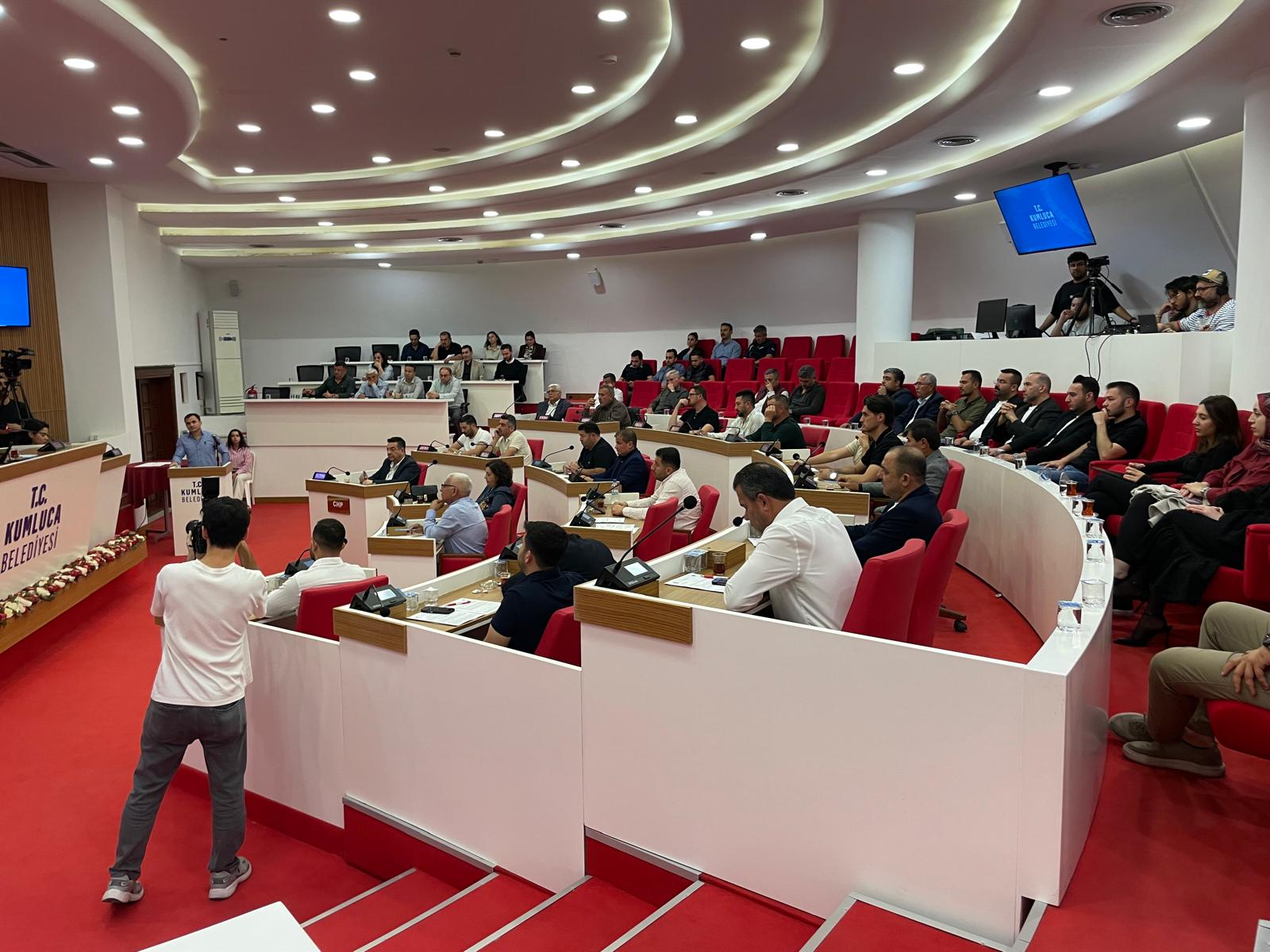 Kumluca Meclisi'nde Gerilimli Toplantı