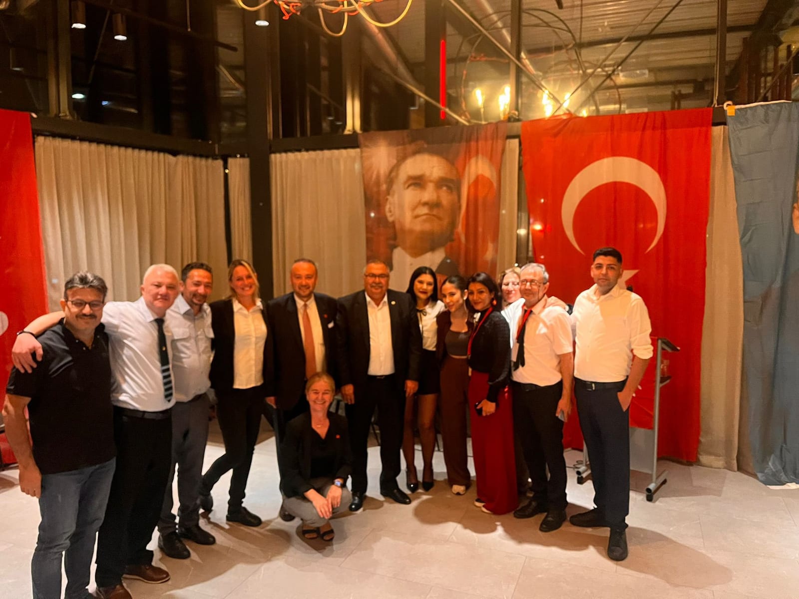 Bülbül yurt dışında yaşayan Türklere mutlaka sandığa gidin çağrısı yaptı