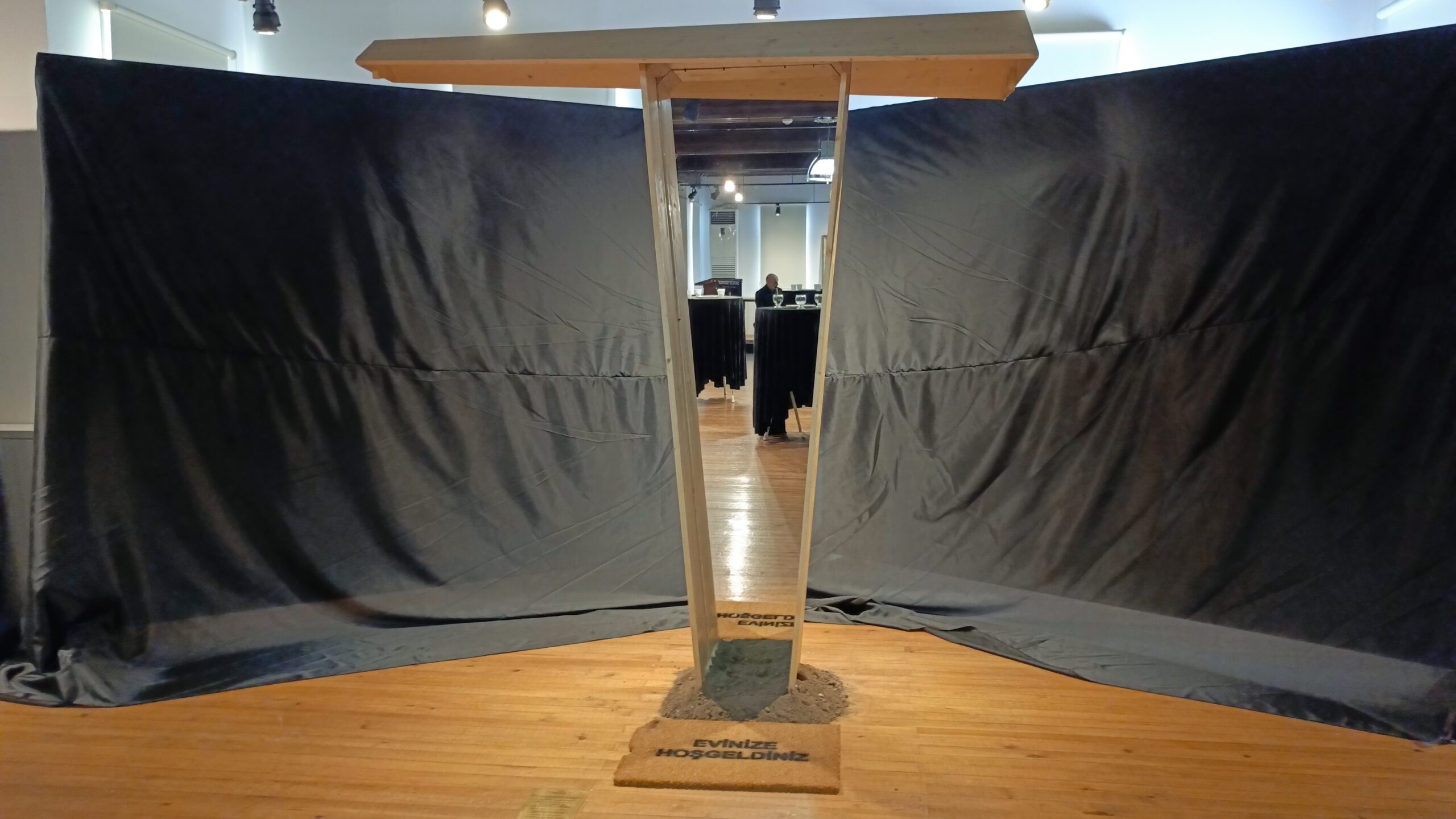 "BİR TUHAF SERGİ: SOLO" - Necat Cihangir, Yalova Kent Müzesi'nde Ölüm Temasını İşledi